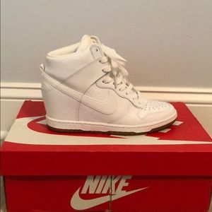 Wmns Dunk Sky HI Essential